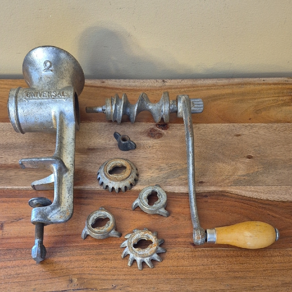 Vintage Universal #2 Metal Hand Crank Meat Grinder